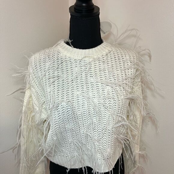 White Sweater with Feather detailing. NWT. Size M - Picture 2 of 3